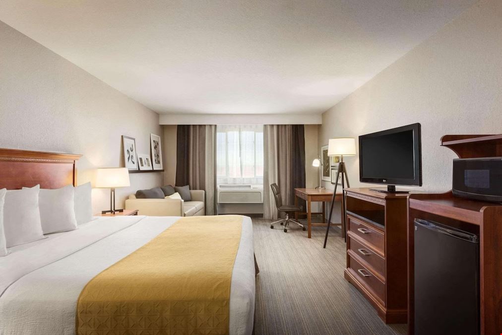 Country Inn & Suites Sidney