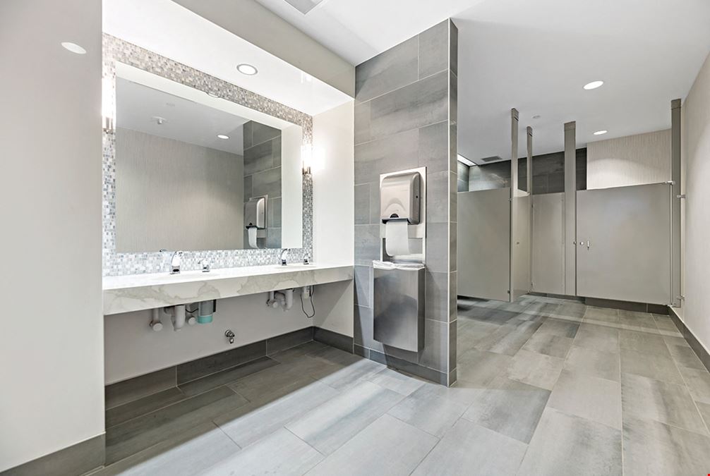 4424 West Sam Houston Parkway North (R068)