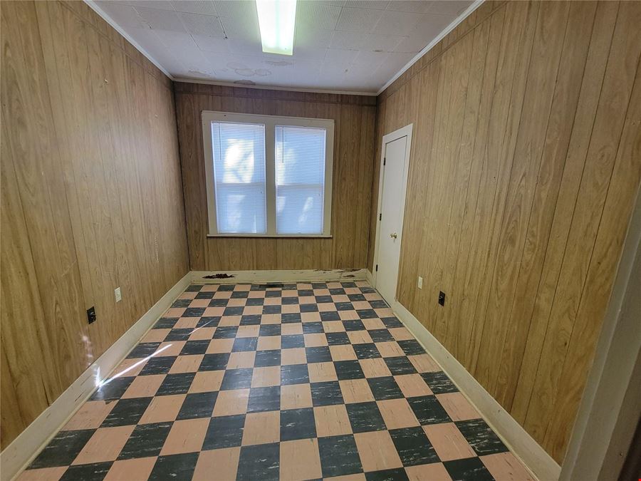 10 S Vann St