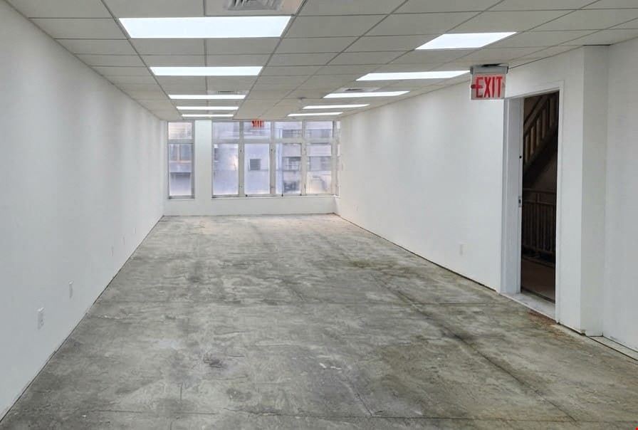 2,000 SF | 27 Smith Street | ADA-Compliant 2nd-Floor Office/Retail Space With Elevator Access for Lease