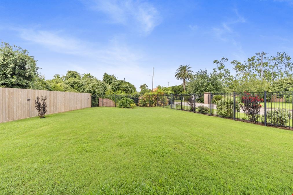 Coastal Charm in San Leon – Minutes from the Bay