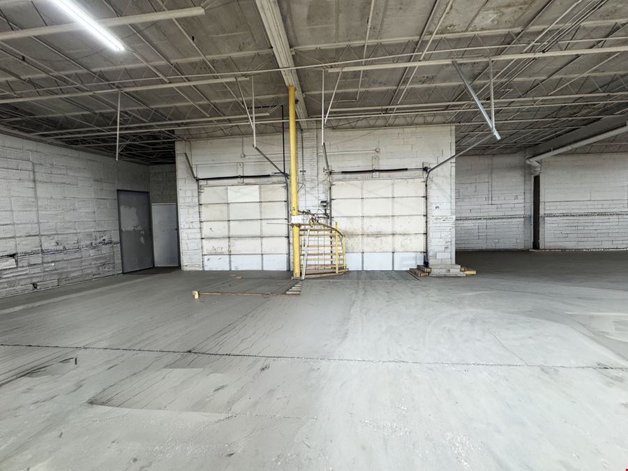 100 W Laura Dr