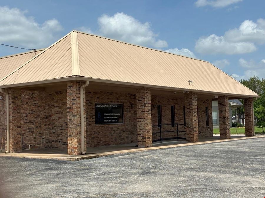 1803 Greenfield Plaza 