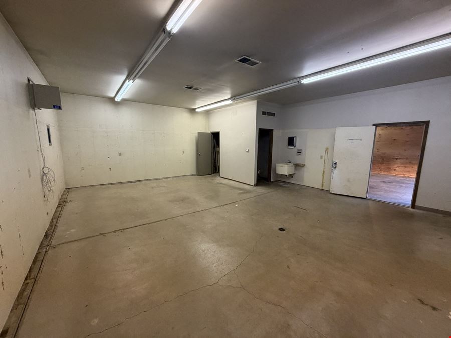 4656 Executive Dr, Suite - Garage/Office 