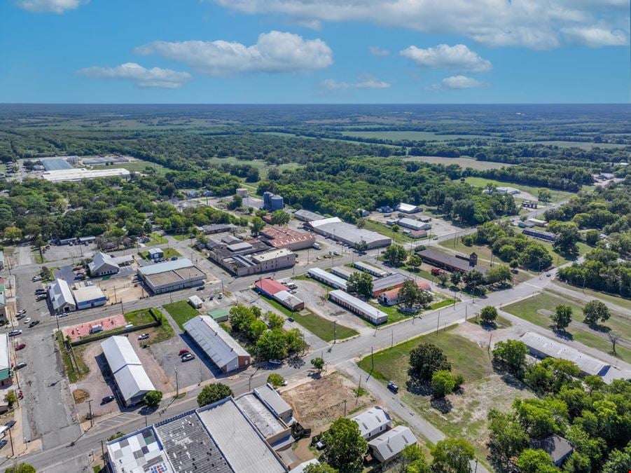 Land for Sale in Downtown Bonham