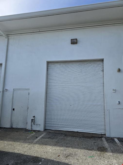Full warehouse 100% A/C - Units 11919 & 11921