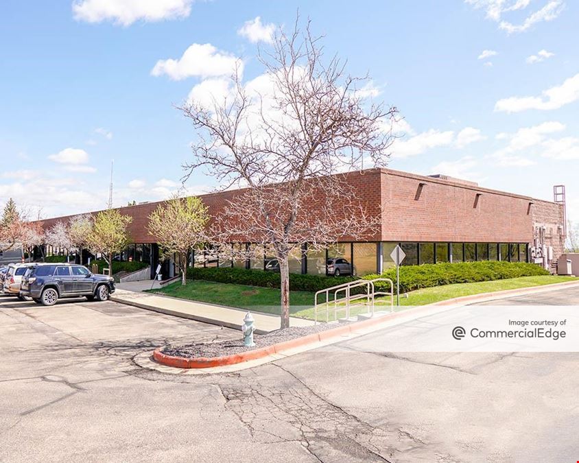 LakeCentre Business Park - 5600 & 5660 Airport Blvd