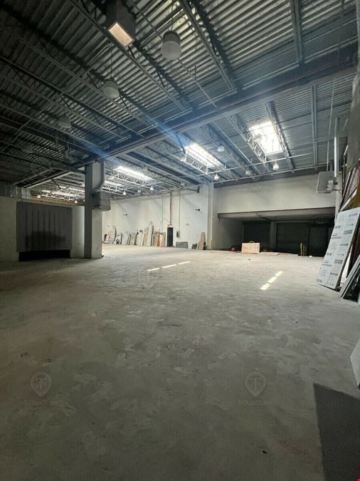 16,000 SF | 413 20th Street | Big Box Space With 24' Ceilings For Lease