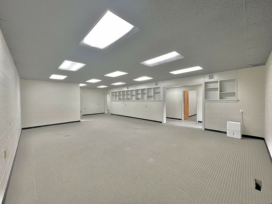 909 E Rolling Hills Dr Suite B