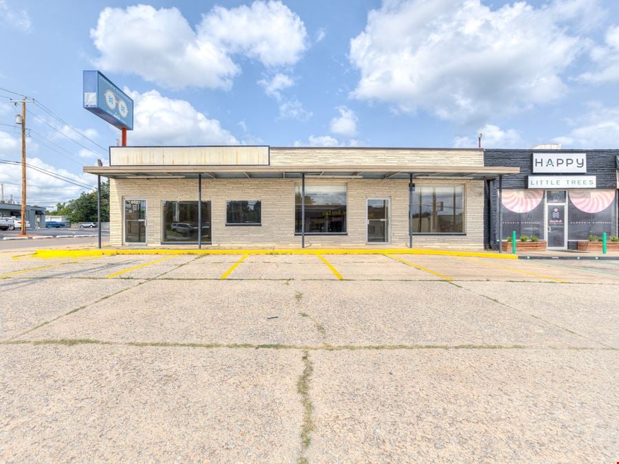 6,280 SF Retail/Showroom