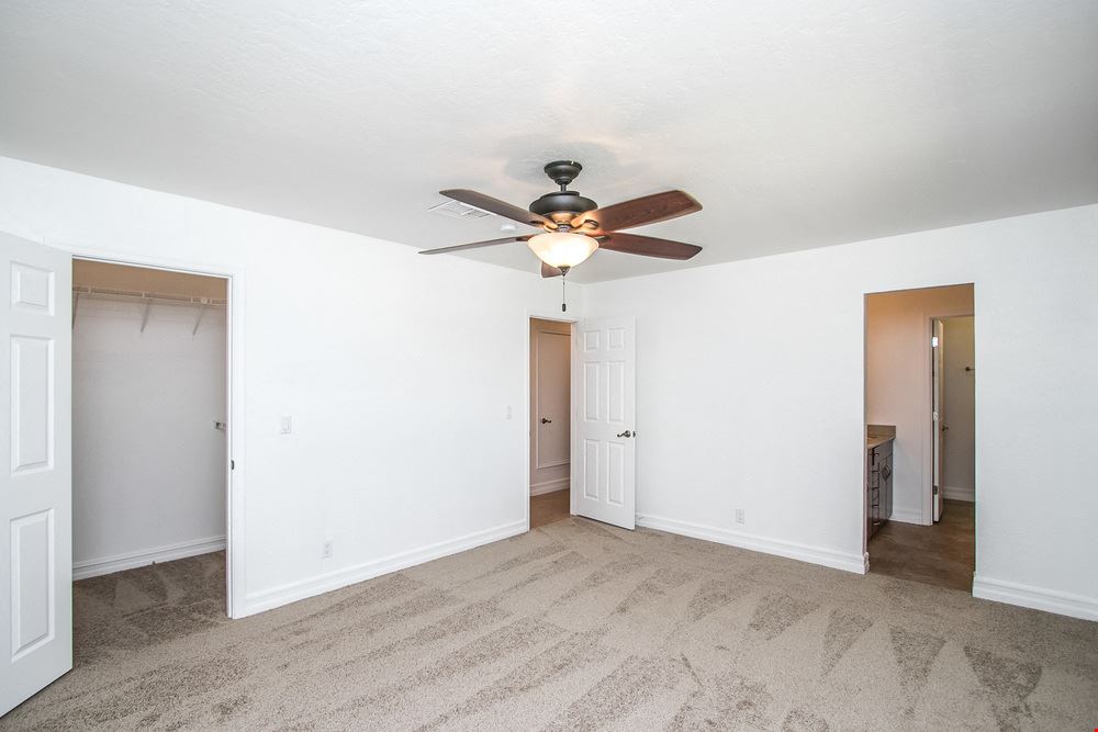 1905 S Old Greenfield Rd