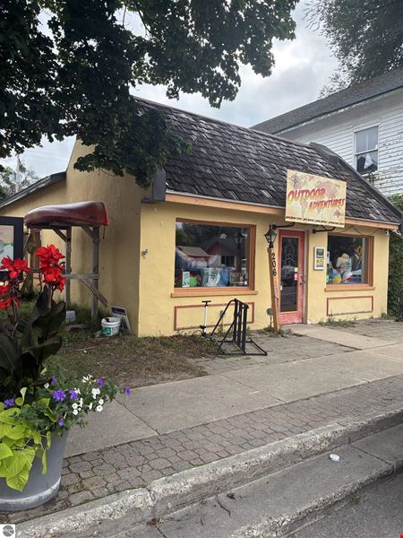 Preview of Retail space for Sale at 206 N Bridge St