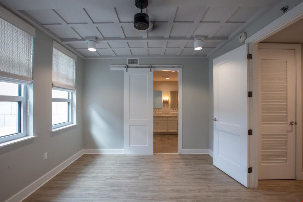 1001 Carondelet