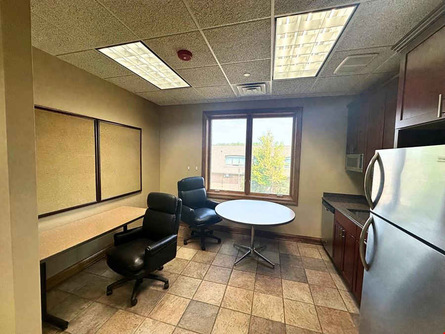 Lincolnshire Second Floor Office Suite