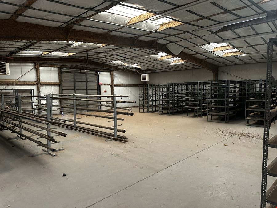 6,232 SF Shop/Office Space on 0.4 Acres