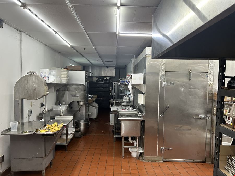 ±8,000 SF Established Diner for Sale