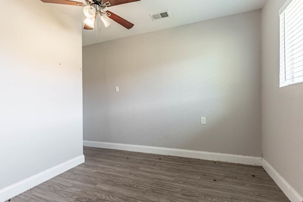 Office/Retail Suites on Interstate 30