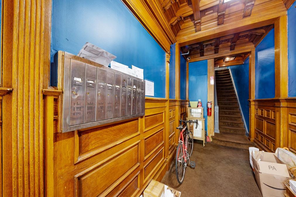 121 8th Avenue