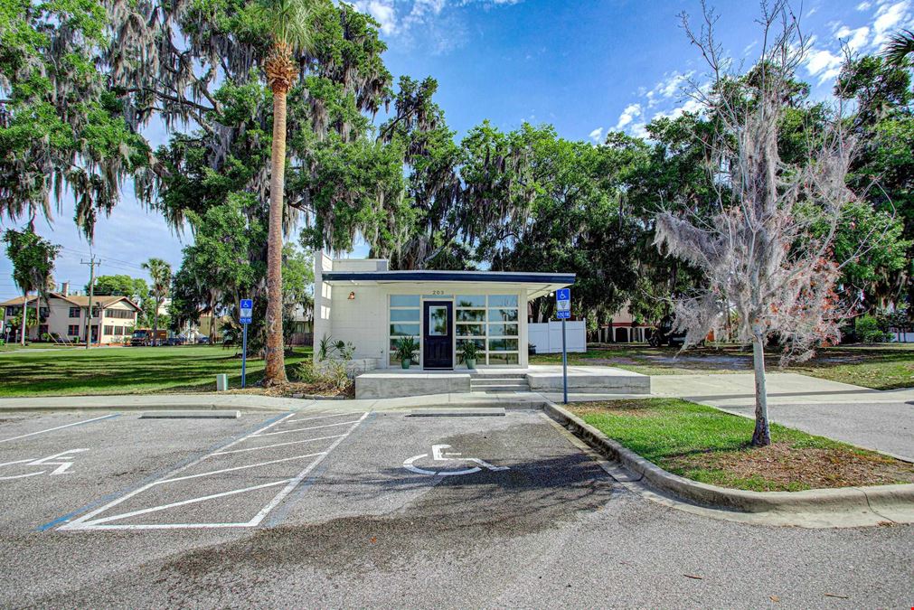 Waterview Standalone Building in Historic Downtown Palatka