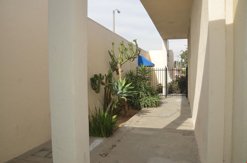 3001 W Beverly Blvd