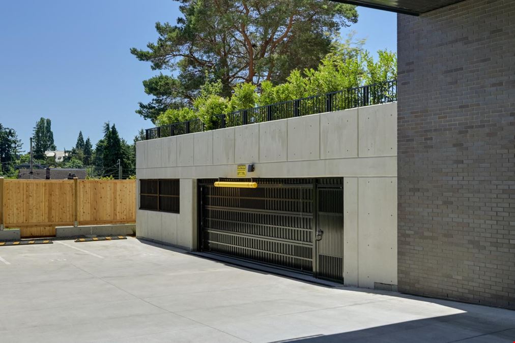 1075 Tillicum Road 