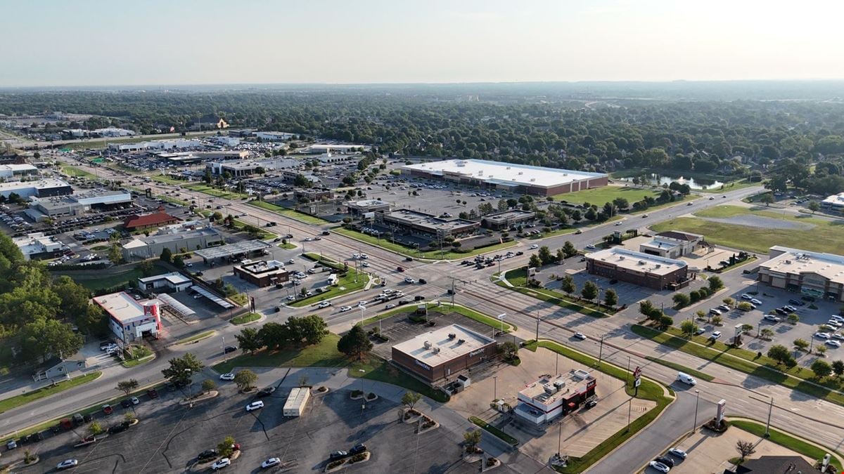 10035 S Memorial Dr - South Town Market - Retail