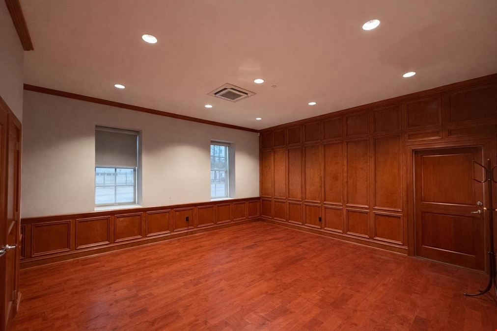 432 N Royal St (Office + Warehouse)