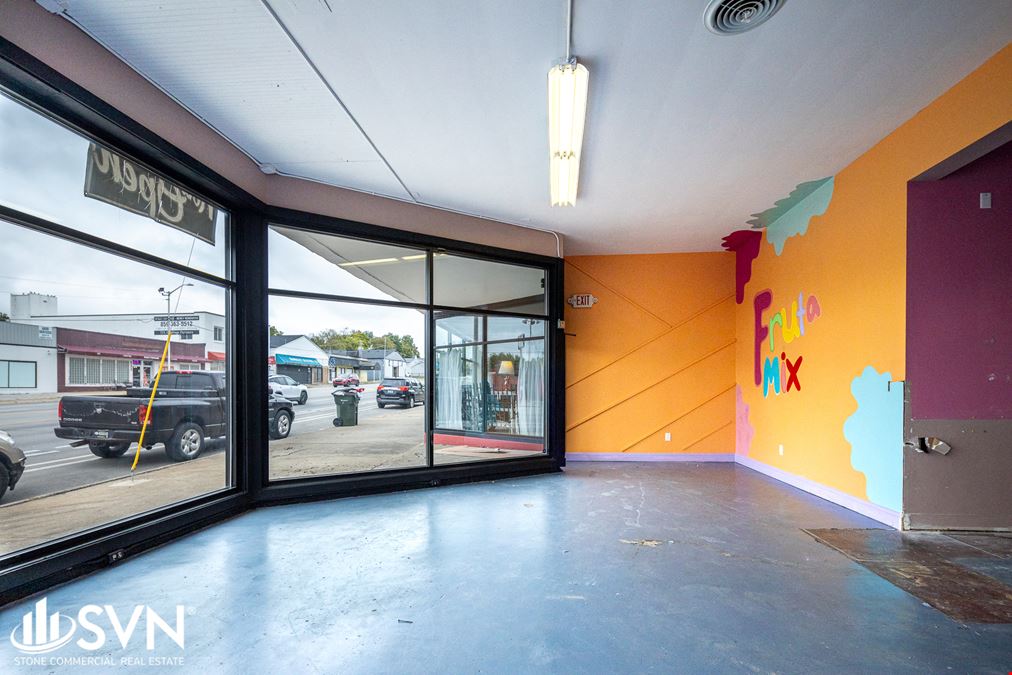 1,100 SF Retail Space For Lease