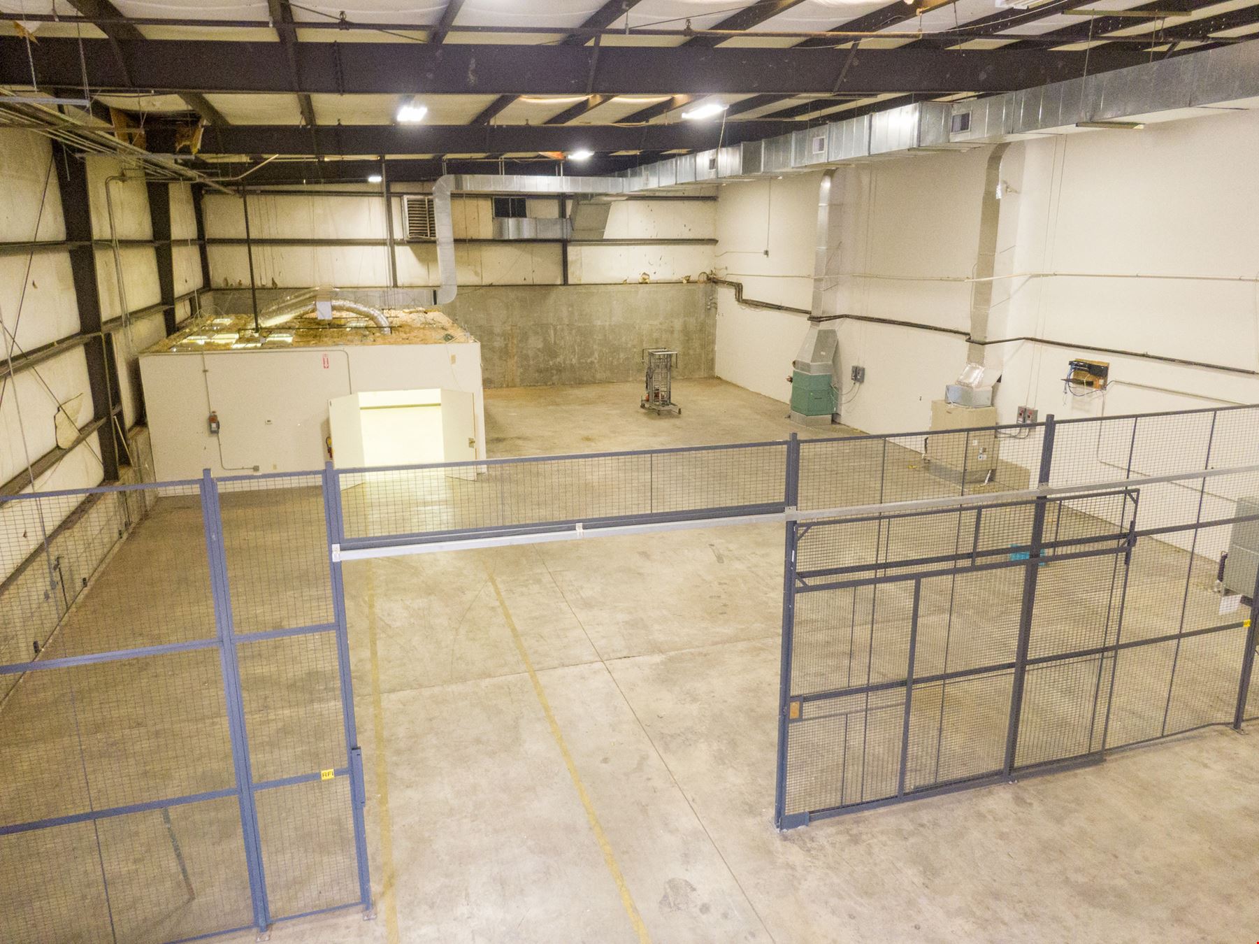 FOR LEASE -  4000, MEMORIAL PKWY - WAREHOUSE SPACE 54,000 SF