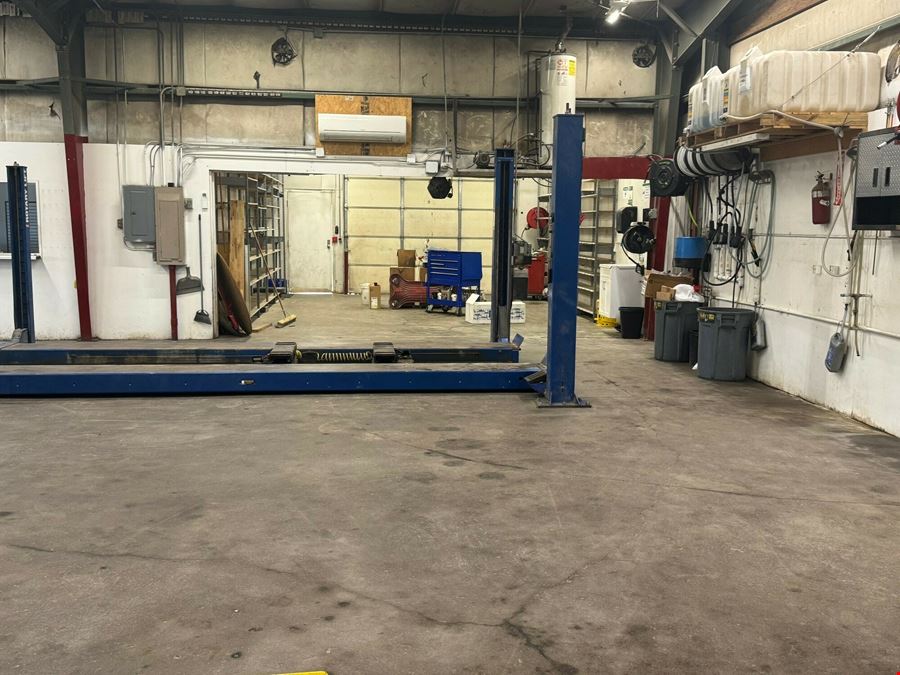 INDUSTRIAL/FLEX BUILDING ON 2.11 ACRES