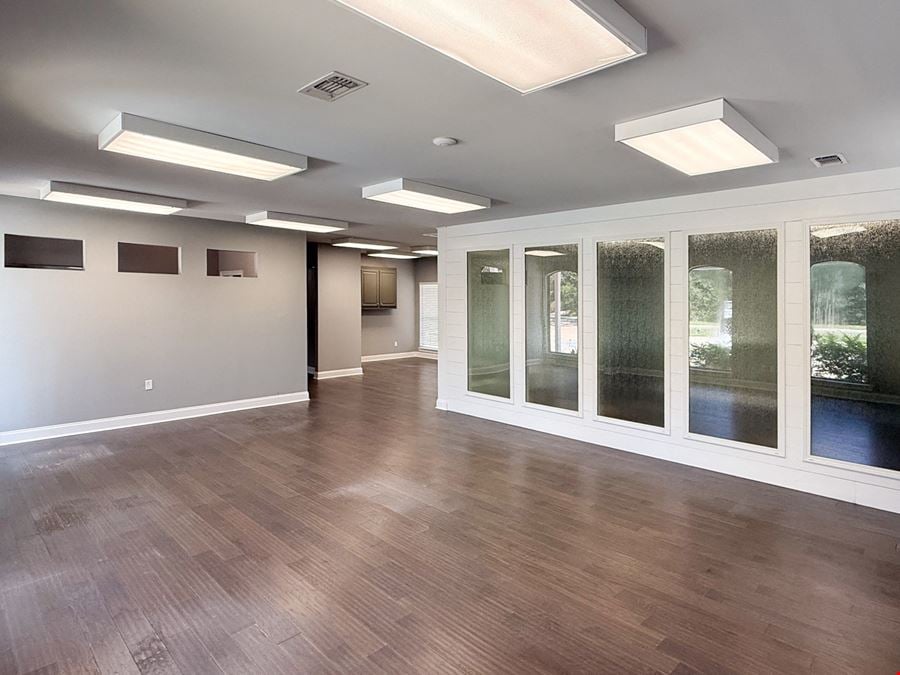 Move-In Ready Garden Office in Central