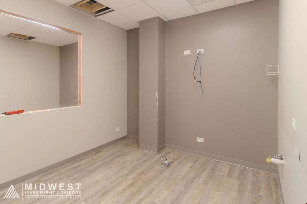 5230 S. Blackstone Ave - | 2,120 SF