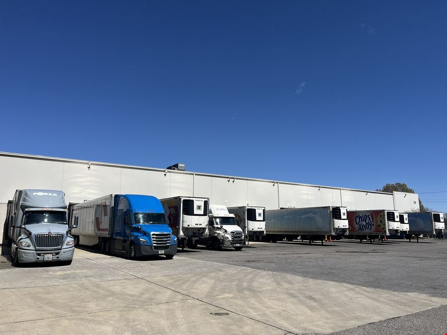 Freestanding 60,000 SF Warehouse Oxmoor Industrial Park