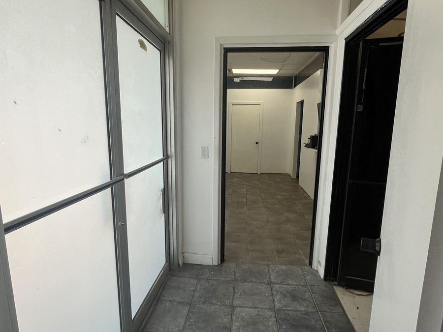 5245 W Diversey
