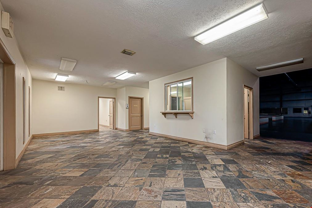 2202 Lone Oak
