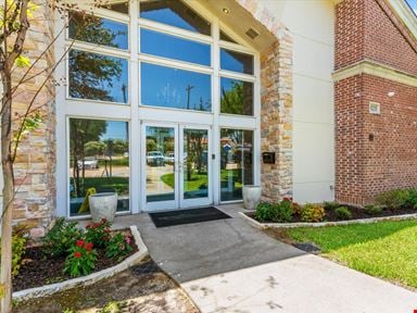 425 E Southlake Blvd