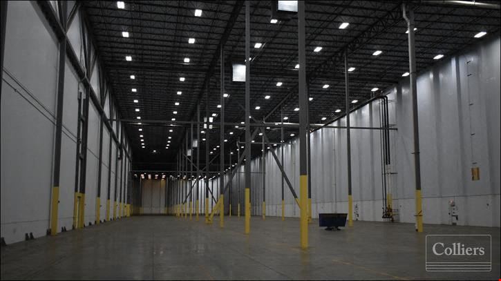 ±861,000-SF Move-In Ready Industrial Distribution Center