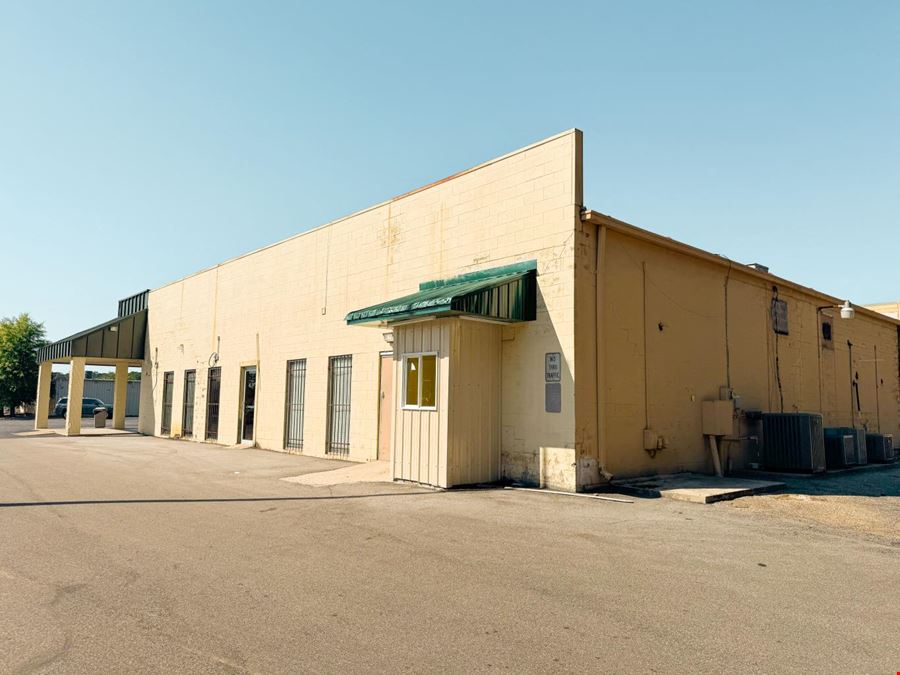 Pinetree Village Shopping Center 