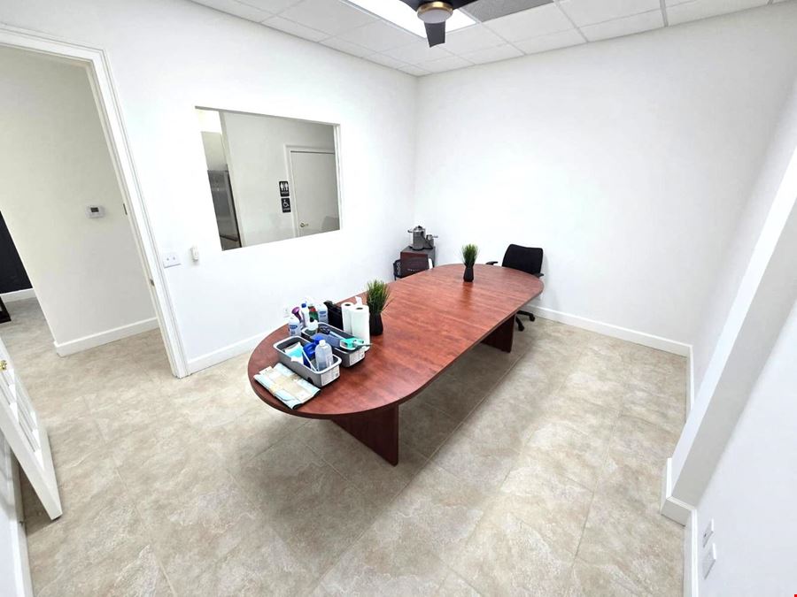 Office / Warehouse 2,021 +/- SQFT