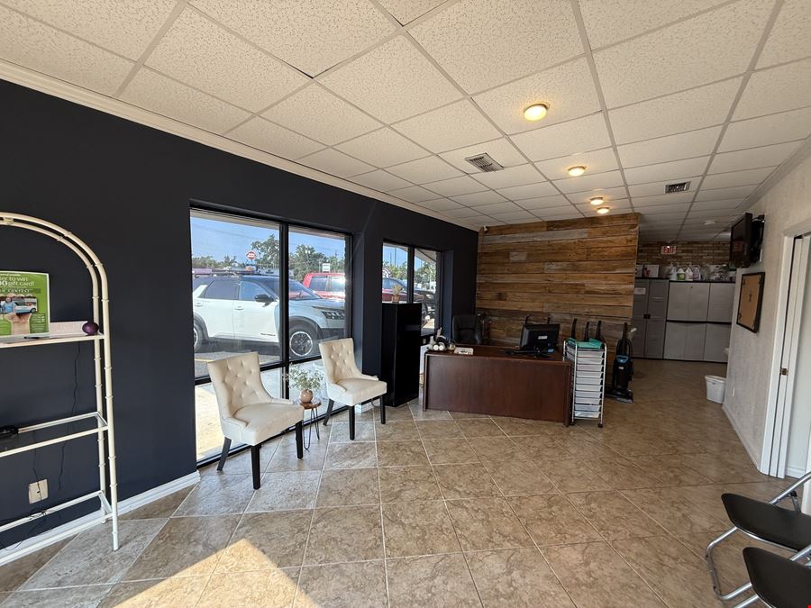 1816 E SE Loop 323