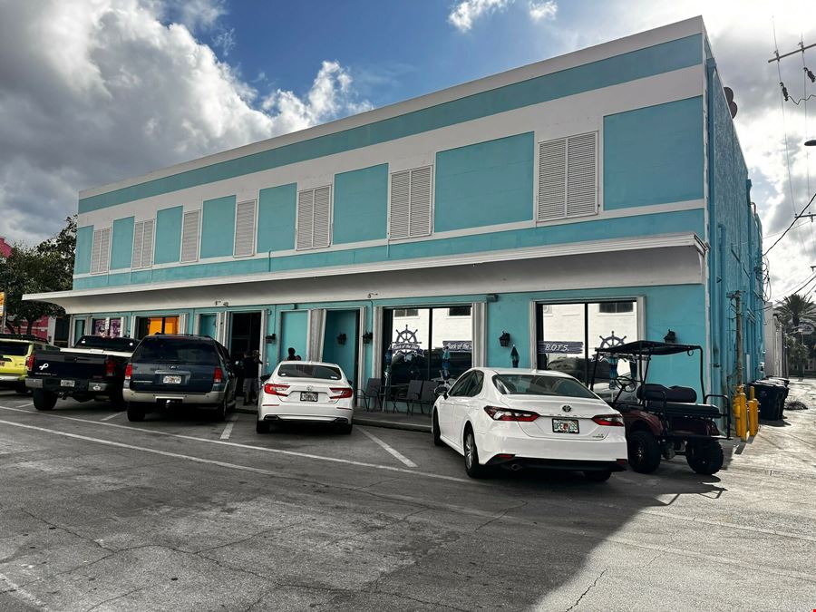 Former Restaurant/Bar Retail Storefront in Vibrant Beach Town