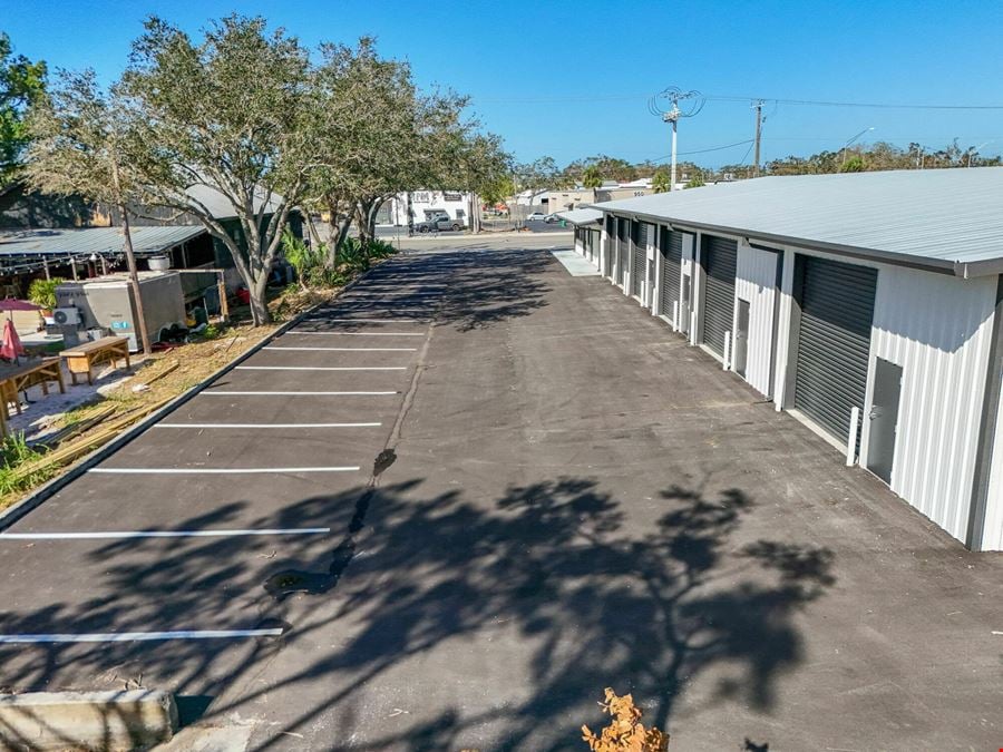 Cattlemen Road Industrial Building with retail showroom