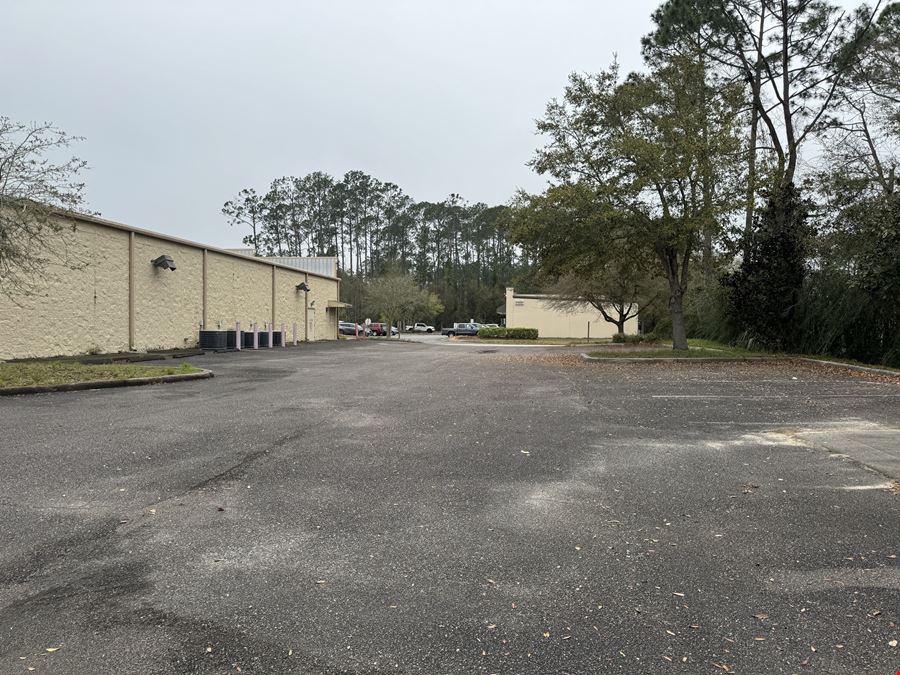 3166 CR 220 - Office/Retail Small Box Bldg