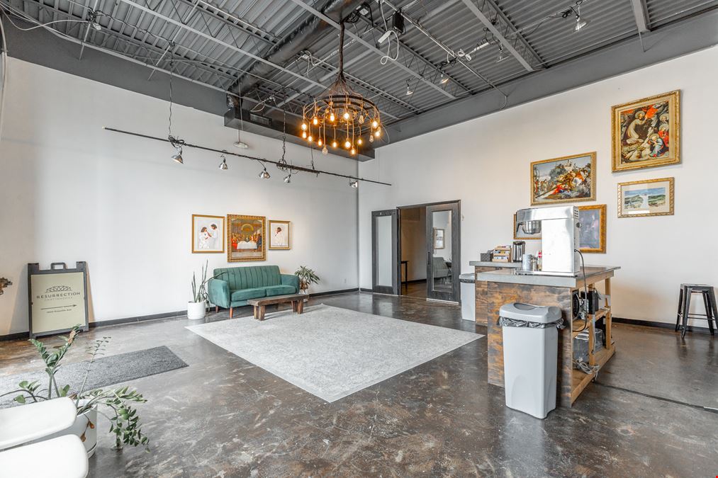 Office/Retail 4,000 SF with Large Open Space 18' Ceilings on Rossville Ave