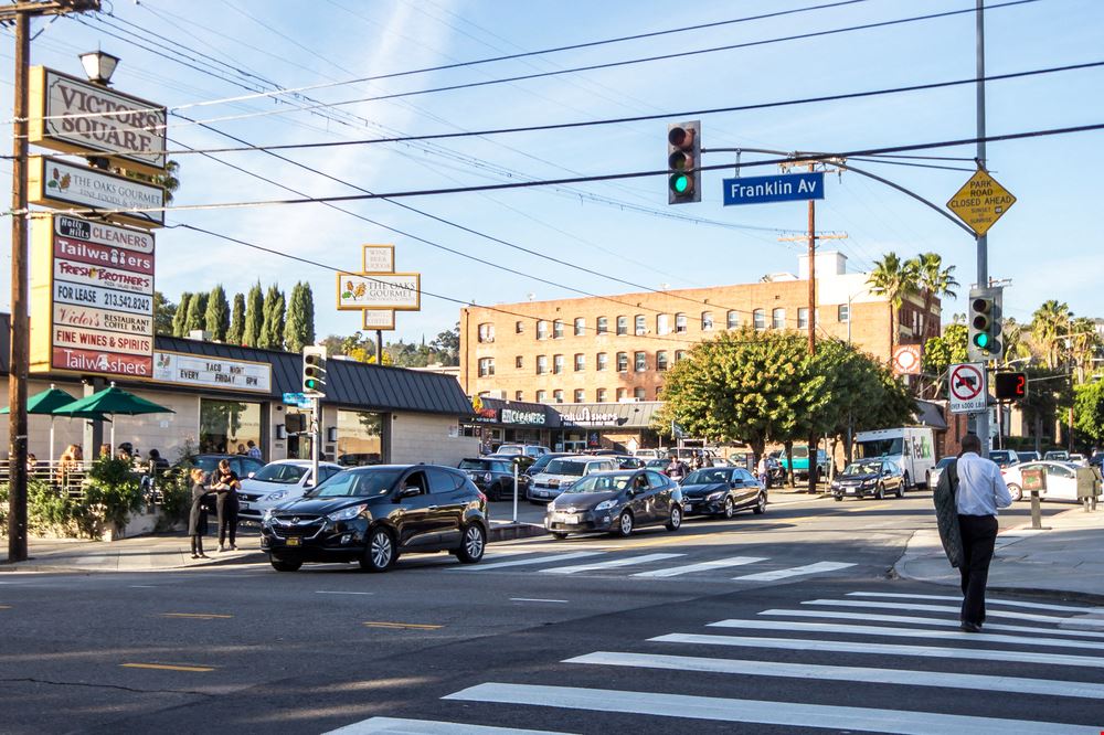 Turn Key Nail Salon in Bustling Hollywood Shopping Center