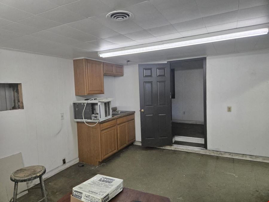 8 Bay Office Warehouse for Sale