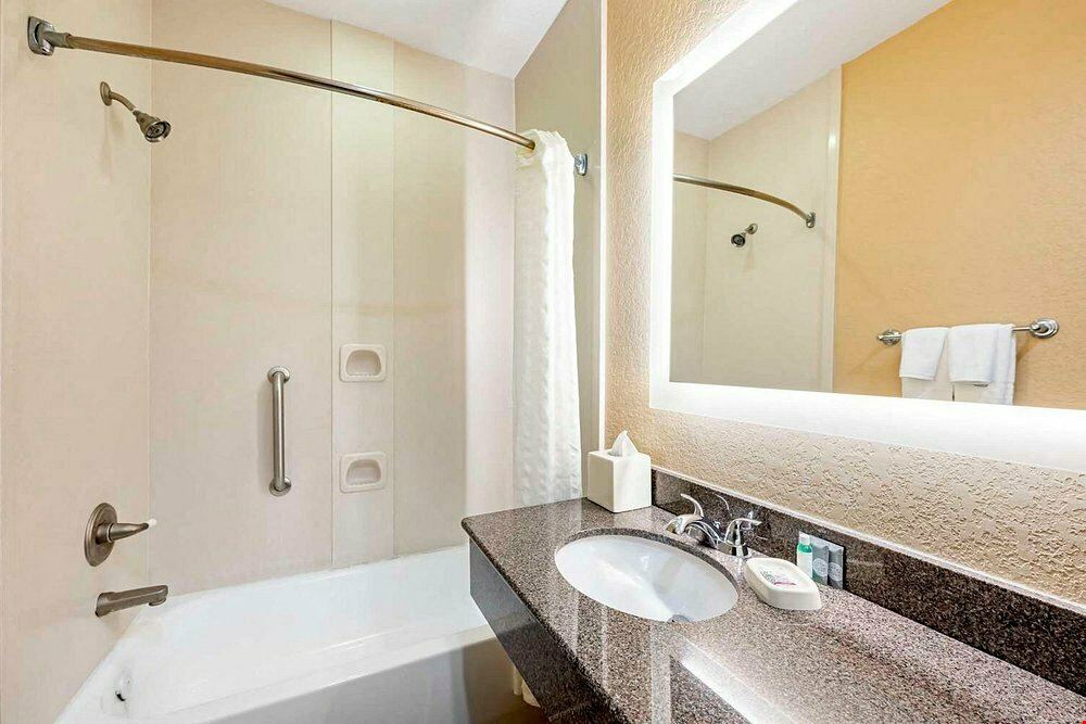 Lubbock West Inn & Suites