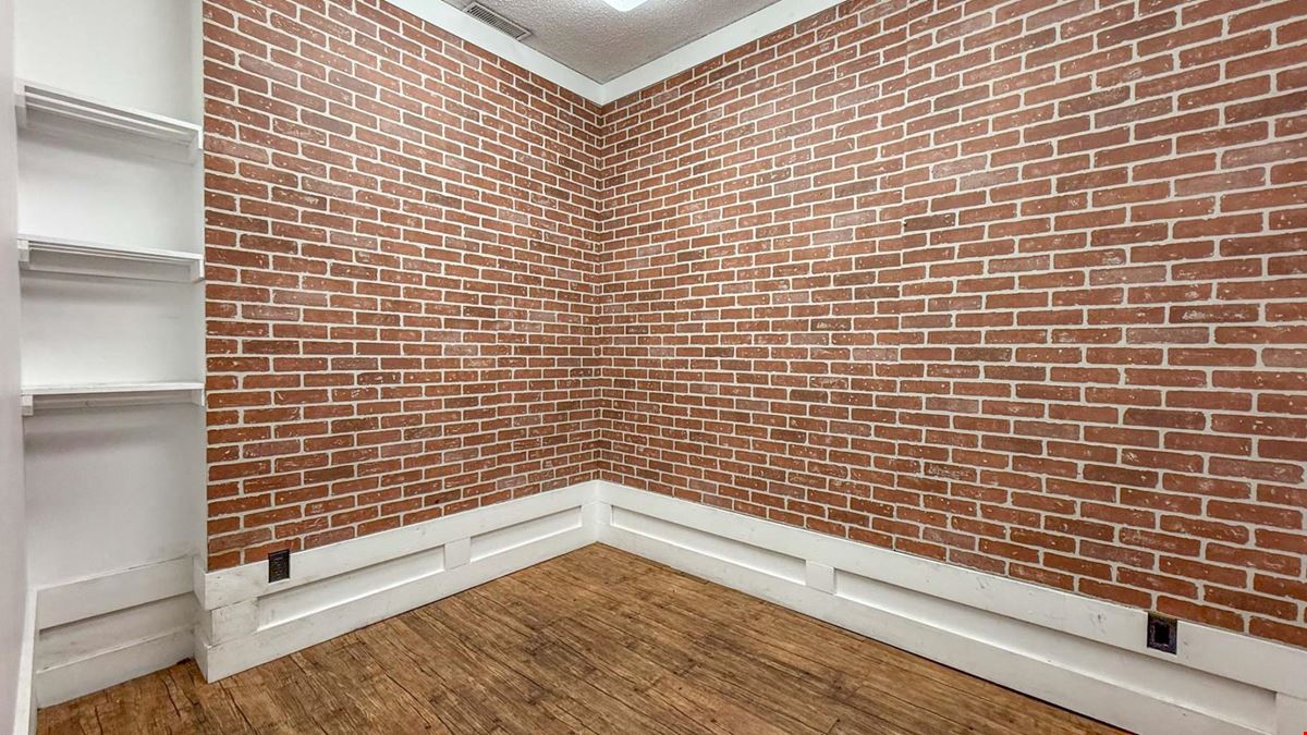 Well Positioned Commercial Unit