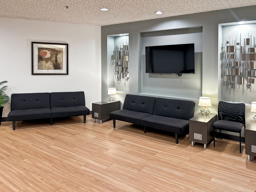 Regus - Oxnard - Topa Financial Plaza