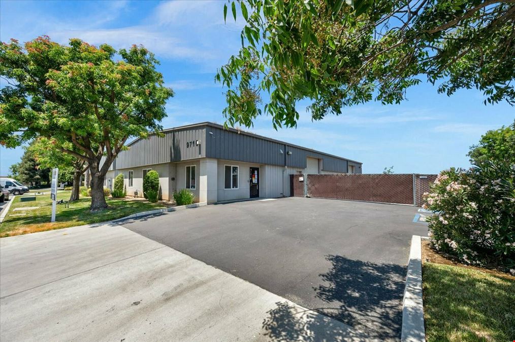 ±5,000 SF of Warehouse/Office Space in NW Visalia, CA